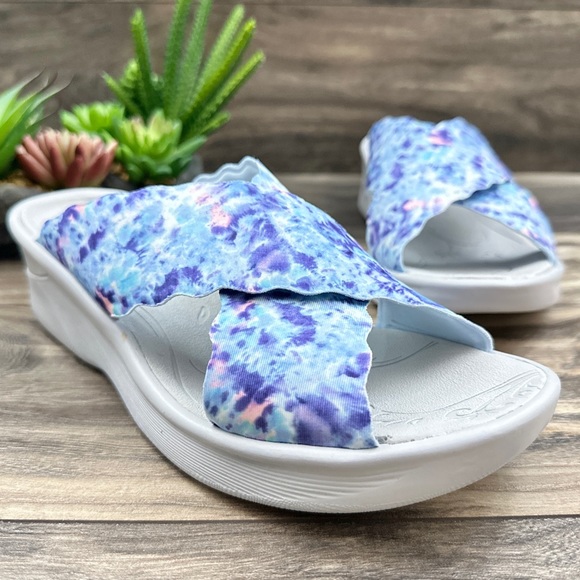 NEW Bzees Sahara Comfort Stretch Slide Wedge Sandal 8.5M 38.5 Blue Tie Dye - Picture 4 of 12